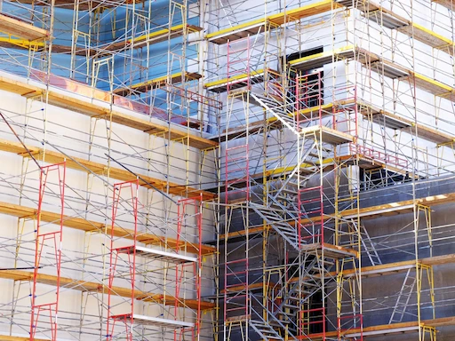 Commercial scaffolding installation in Downey CA for large construction project